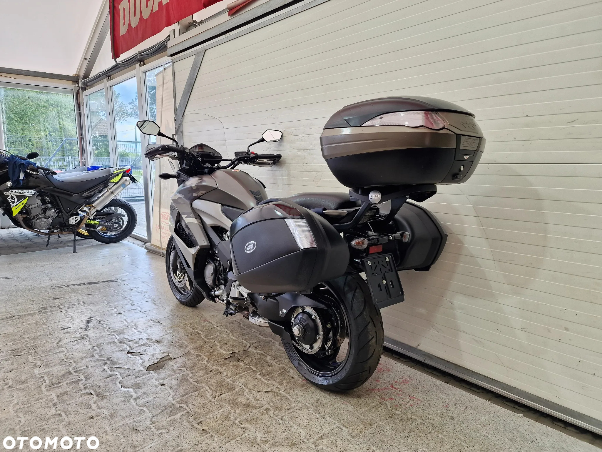 Honda VFR - 8