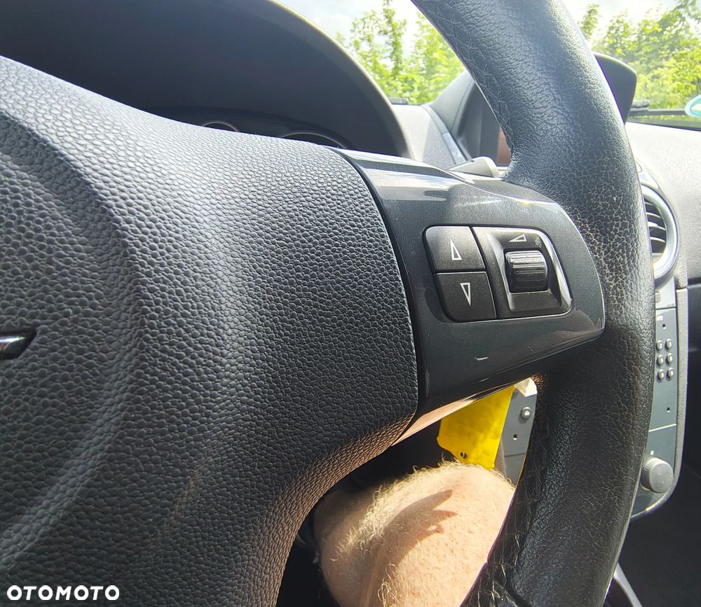 Opel Corsa 1.4 16V Cosmo - 20