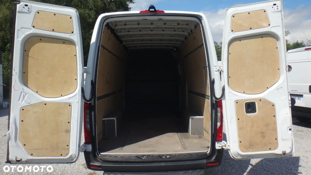Mercedes-Benz Sprinter - 9