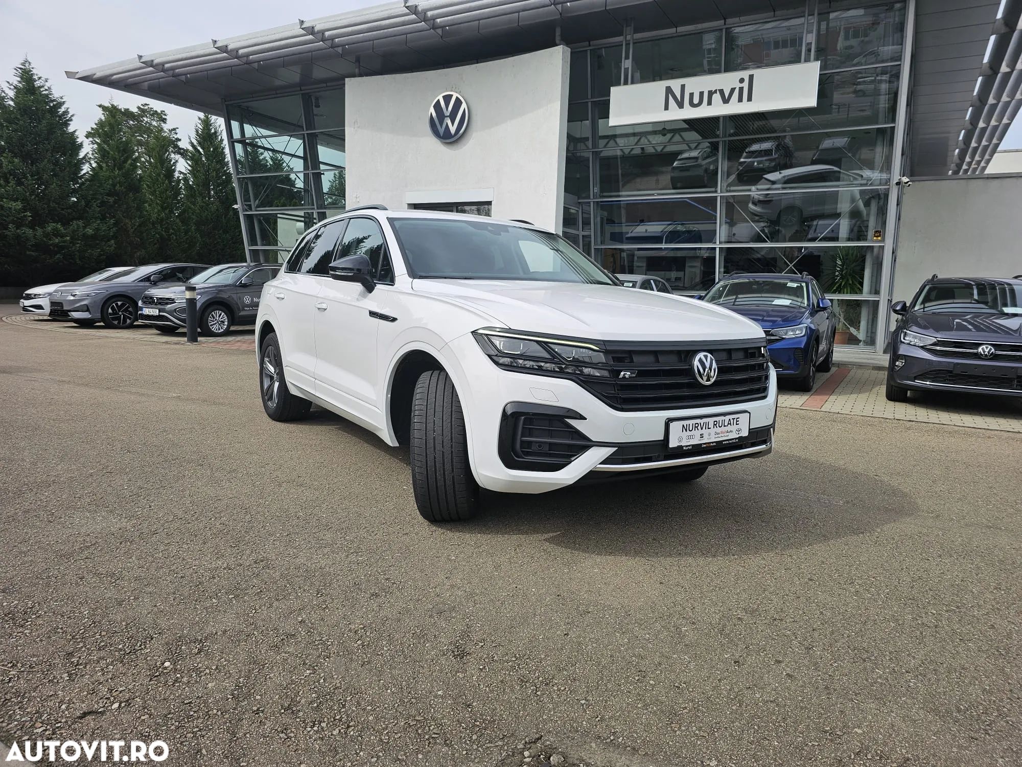 Volkswagen Touareg - 1