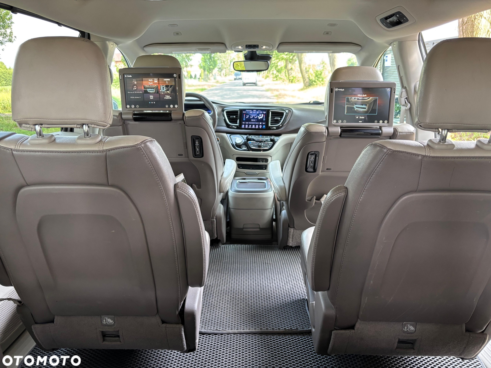 Chrysler Pacifica - 16
