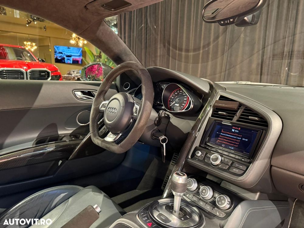 Audi R8 5.2 FSI Quattro R-Tronic - 24