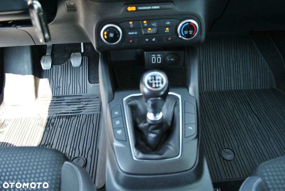 Ford Focus 1.5 EcoBlue Connected - 19