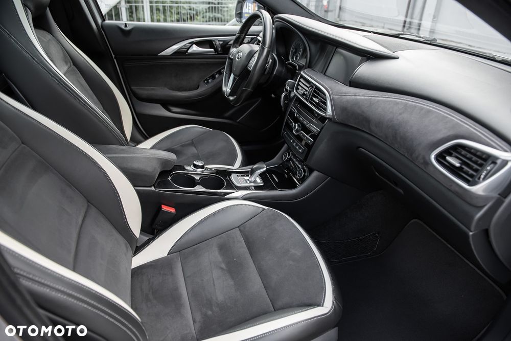 Infiniti Q30 2.0t DCT AWD Sport City Black - 29