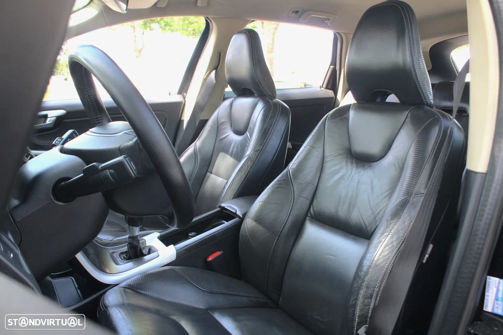 Volvo XC 60 2.0 D4 R-Design 139g Start/Stop - 40