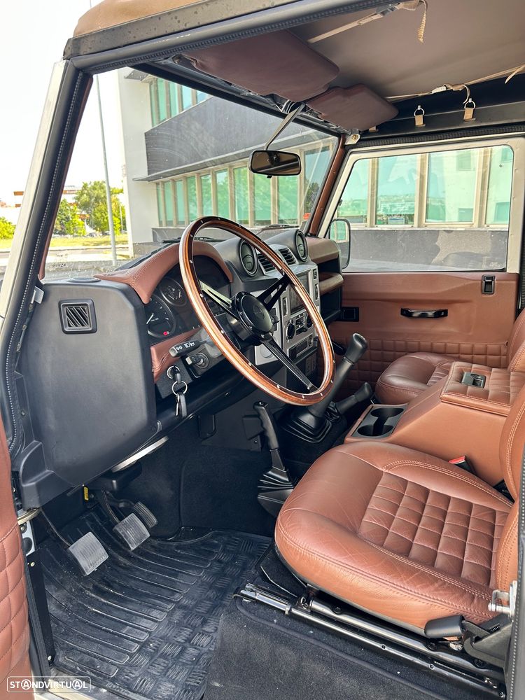 Land Rover Defender 90 2.4 CRD S - 36