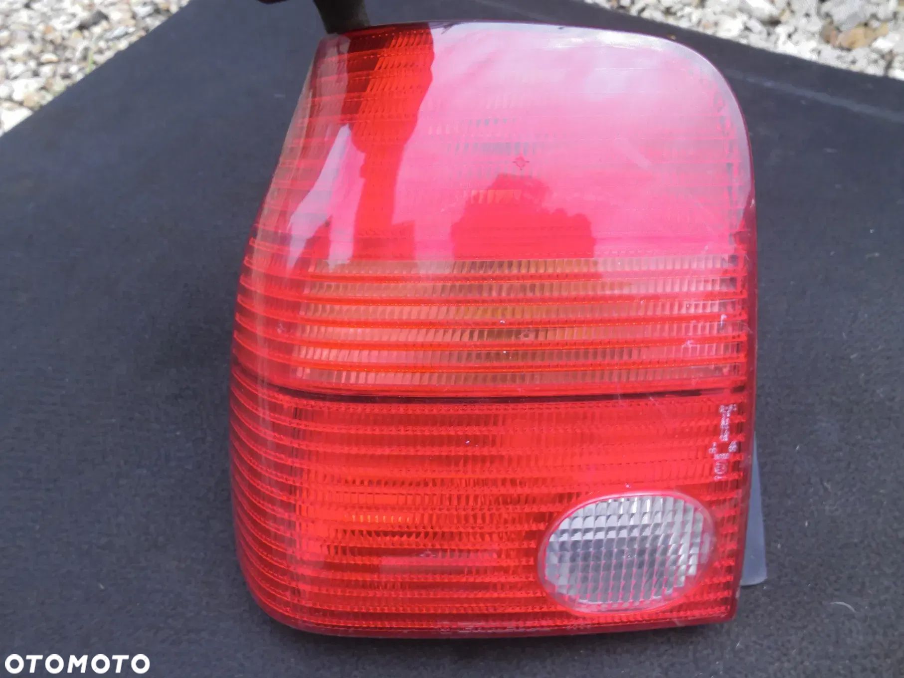 LUPO AROSA LAMPA PRAWA TYLNA 38030748 VOLKSWAGEN SEAT POSIADAM 3SZT - 1