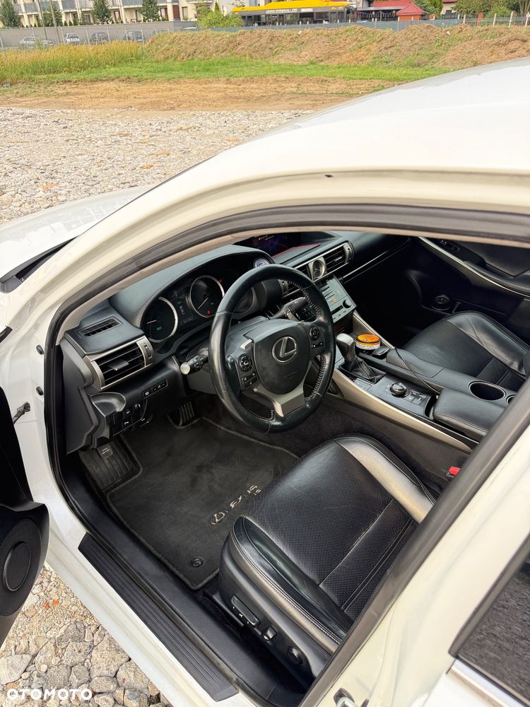 Lexus IS - 5