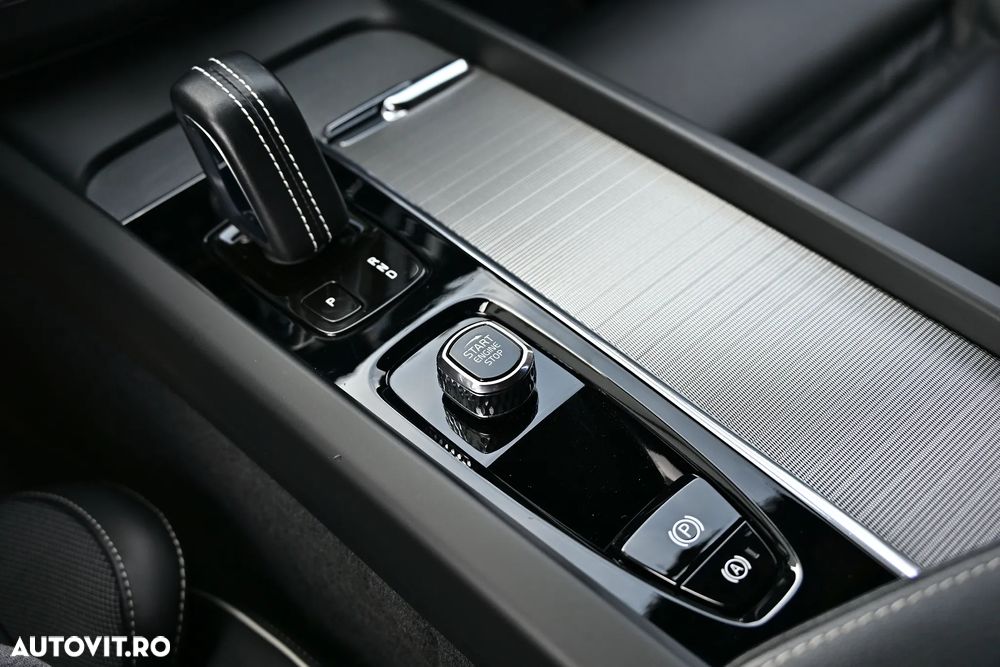 Volvo XC 60 B4 MHEV AT8 AWD R-Design - 11