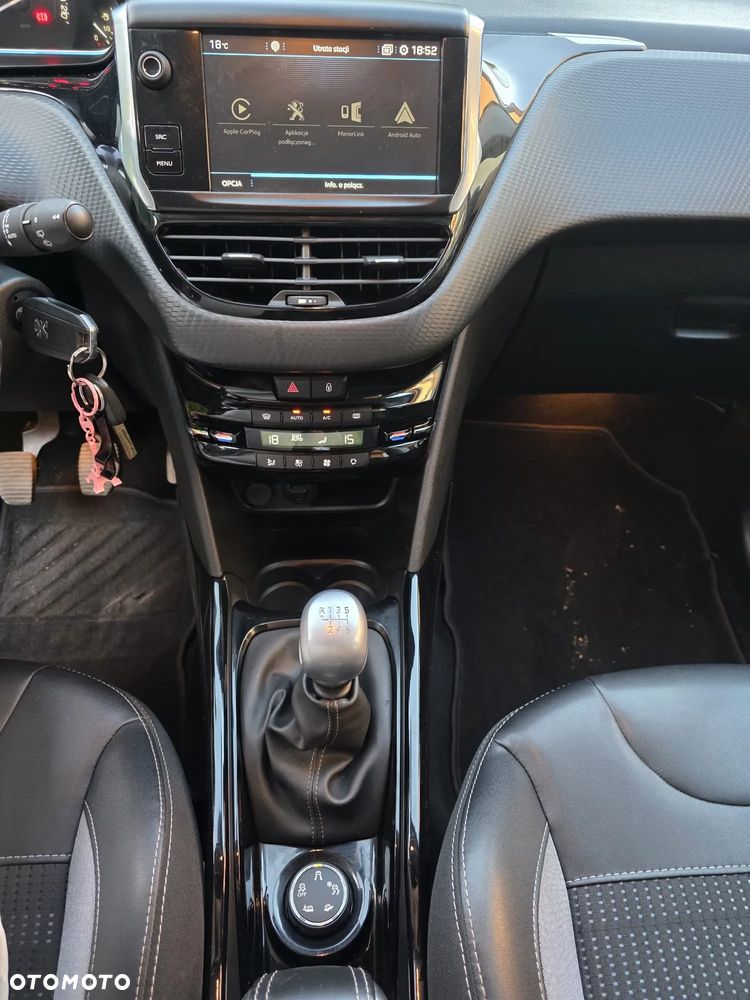 Peugeot 2008 1.2 Pure Tech Allure S&S - 17