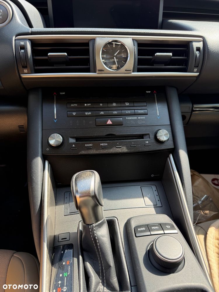Lexus IS 200t Elegance - 9