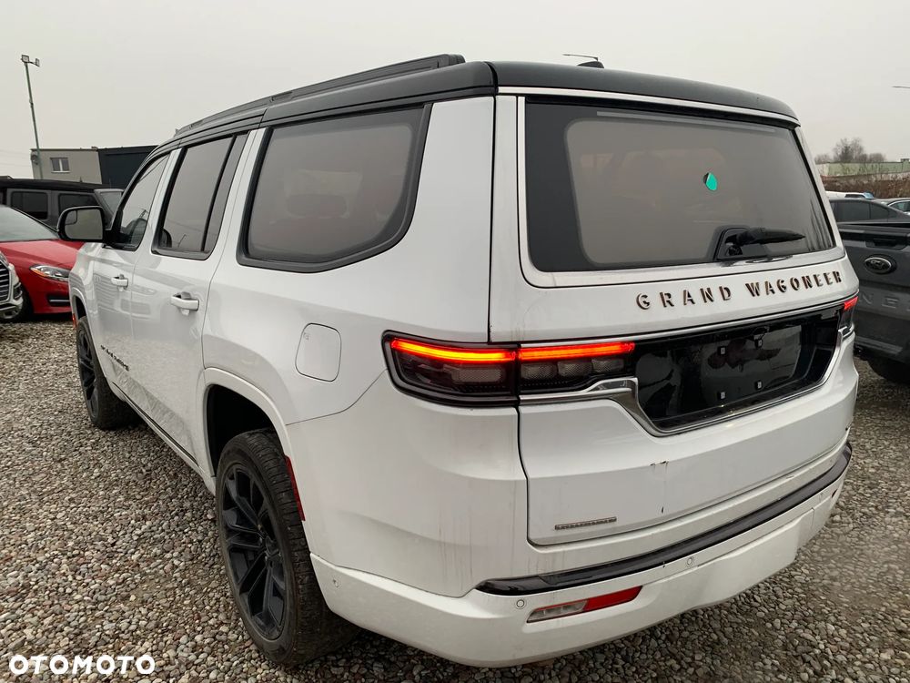 Jeep Grand Wagoneer - 7