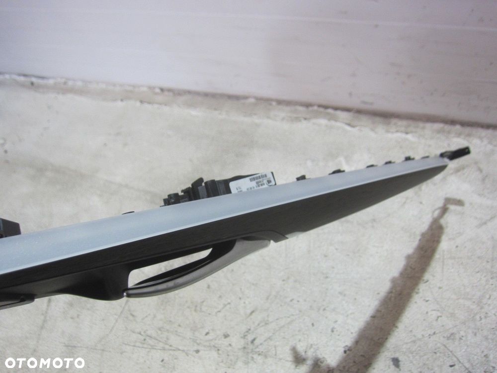 BMW X1 F48 LISTWY KRATKI DEKORY DESKI DRZWI AMBIENTE PERLGLANZ 9347753 LED - 10