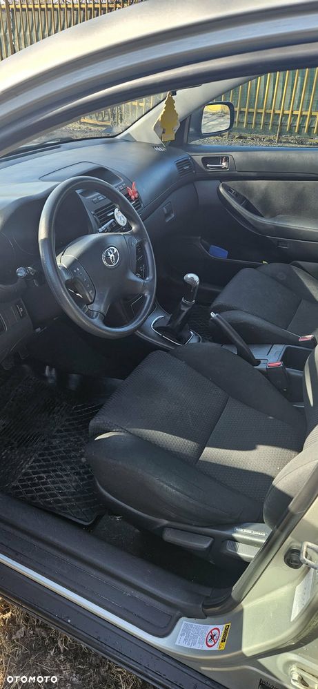 Toyota Avensis 1.8 VVT-i Sol - 2