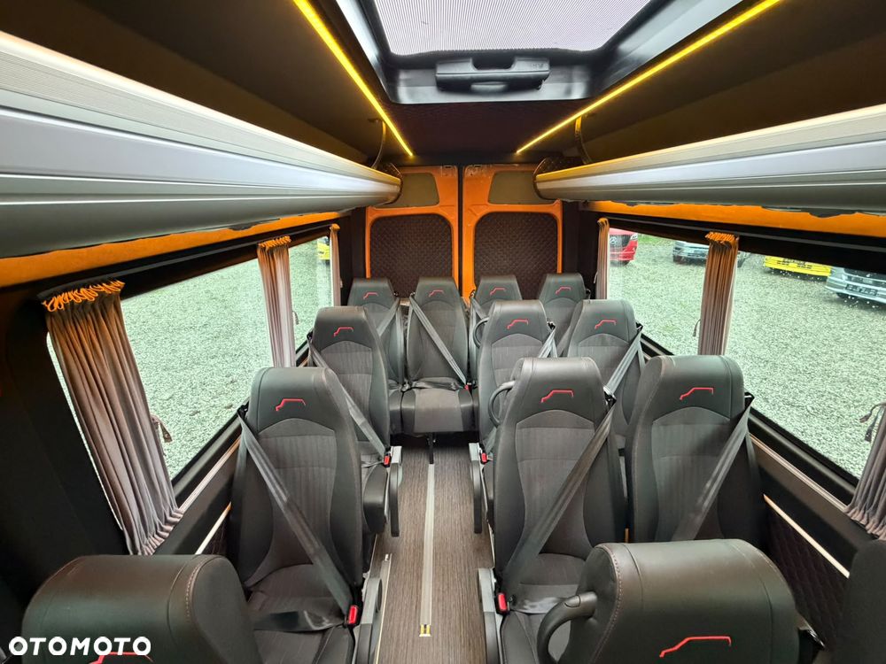 Mercedes-Benz Sprinter 517 - 21