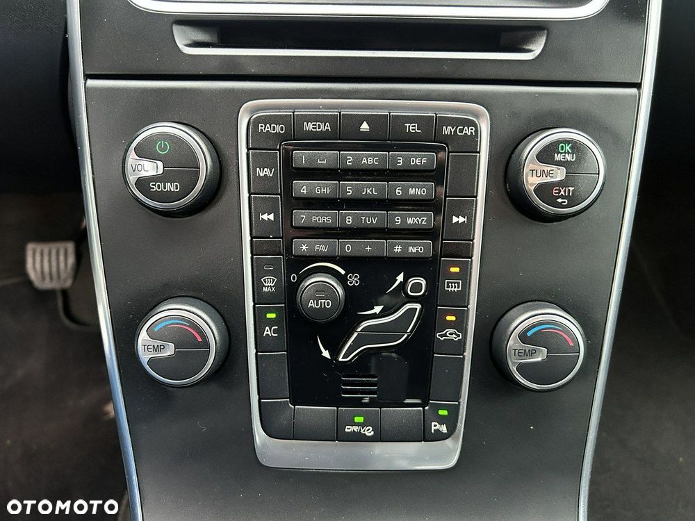 Volvo V60 D2 Momentum - 24