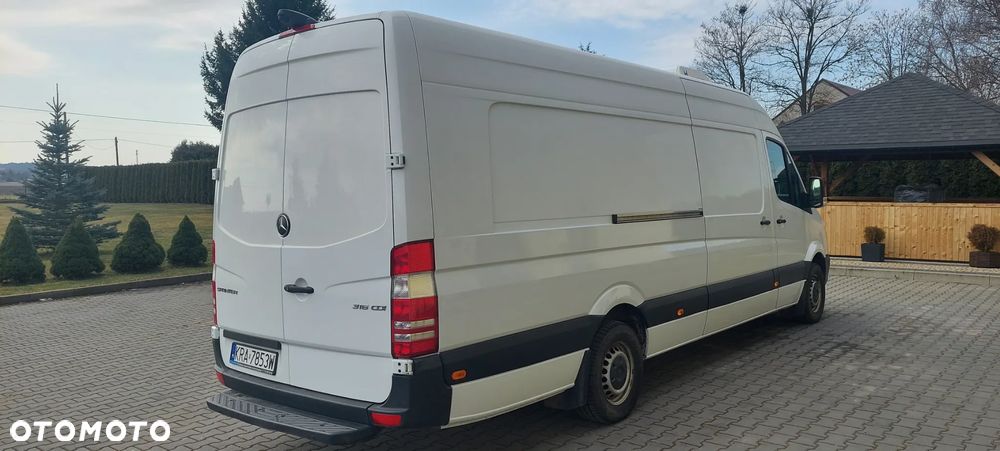 Mercedes-Benz Sprinter - 4