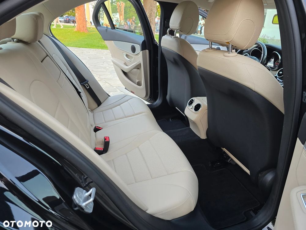 Mercedes-Benz Klasa C 180 Exclusive - 33