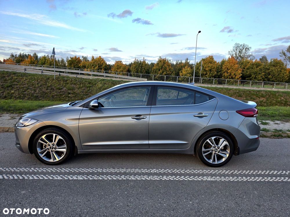 Hyundai Elantra 1.6 Comfort - 10