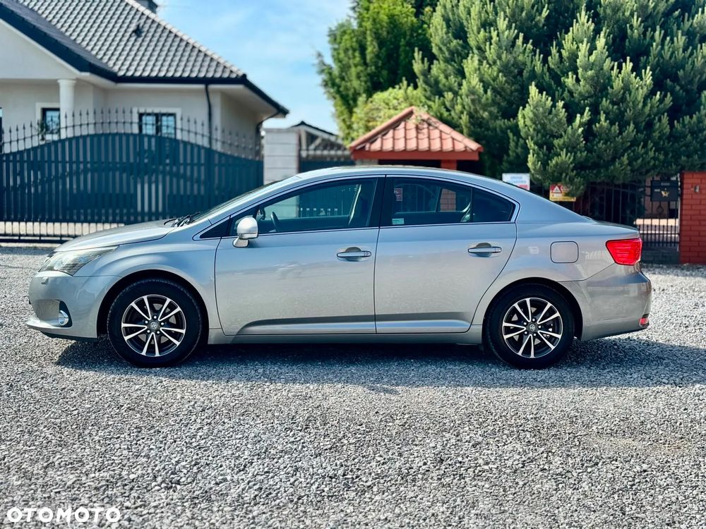 Toyota Avensis 1.8 Sol plus NAVI - 2