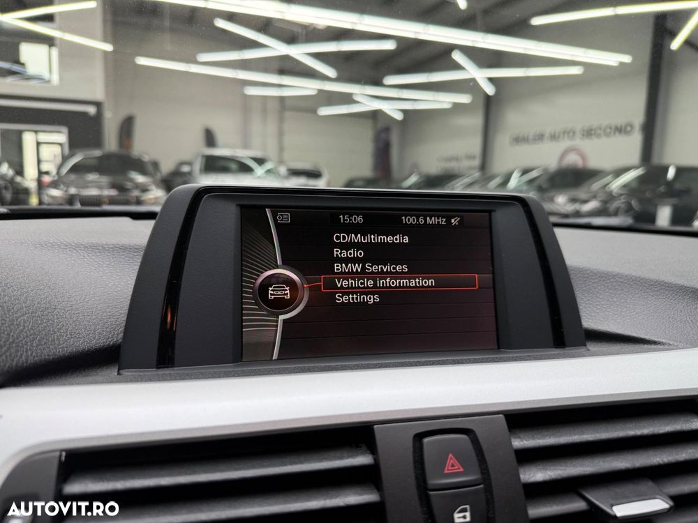 BMW Seria 3 320i - 10