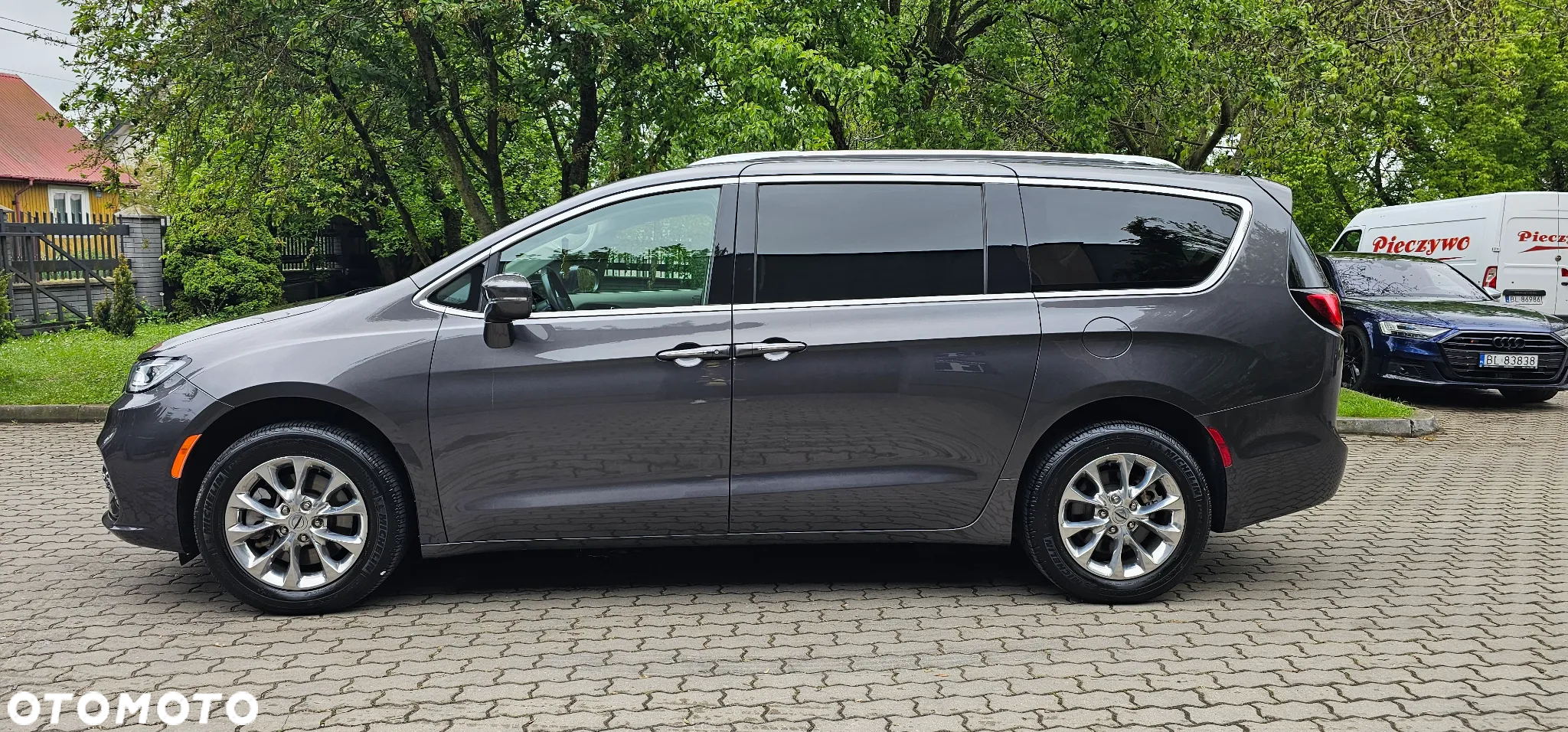 Chrysler Pacifica - 4