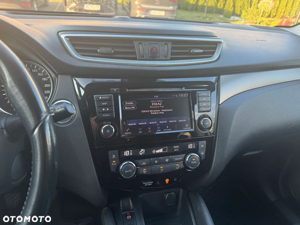 Nissan Qashqai 1.3 DIG-T N-Connecta - 22