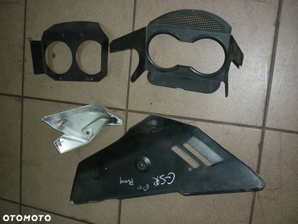 Osłona lampy przedniej prawa Suzuki GSR 600 - 3