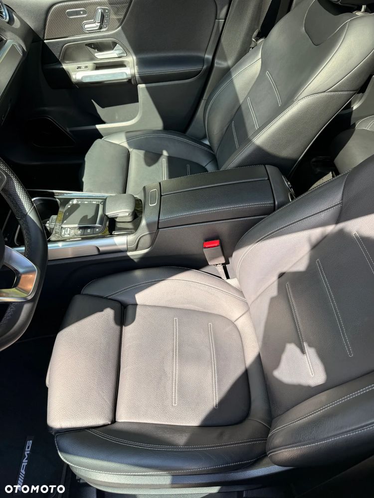 Mercedes-Benz GLB - 27