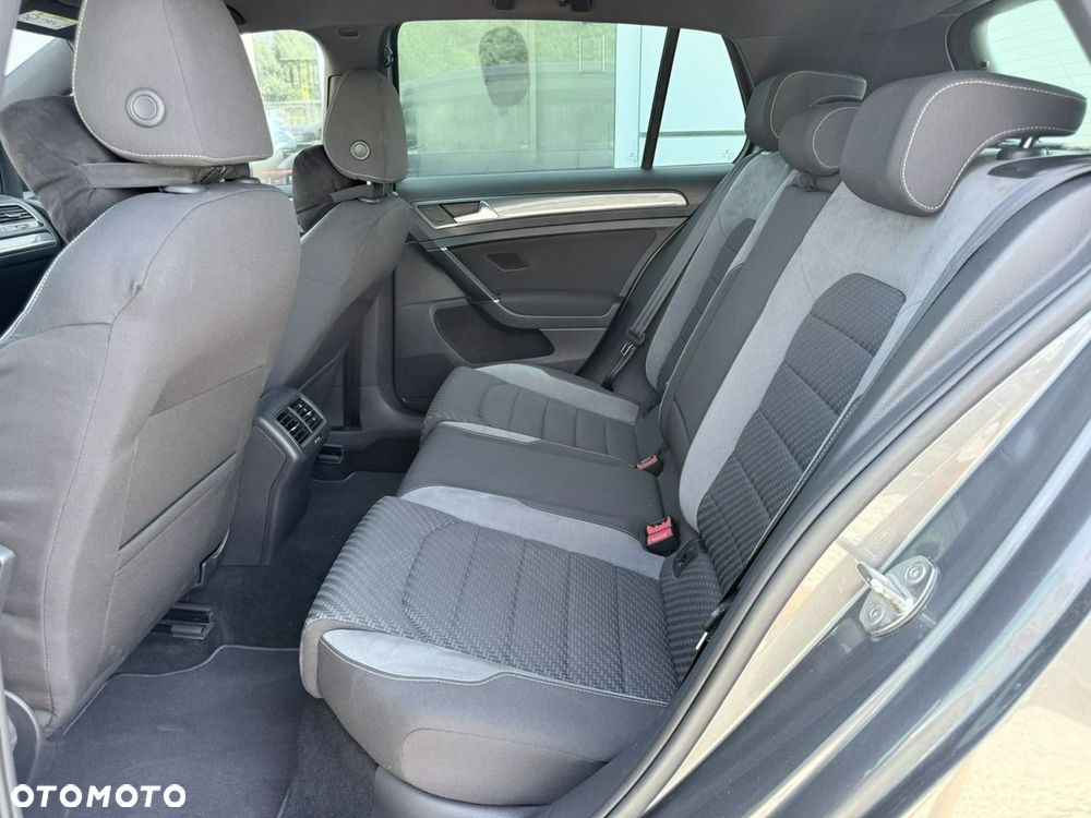Volkswagen Golf 1.5 eTSI OPF DSG R-Line - 15