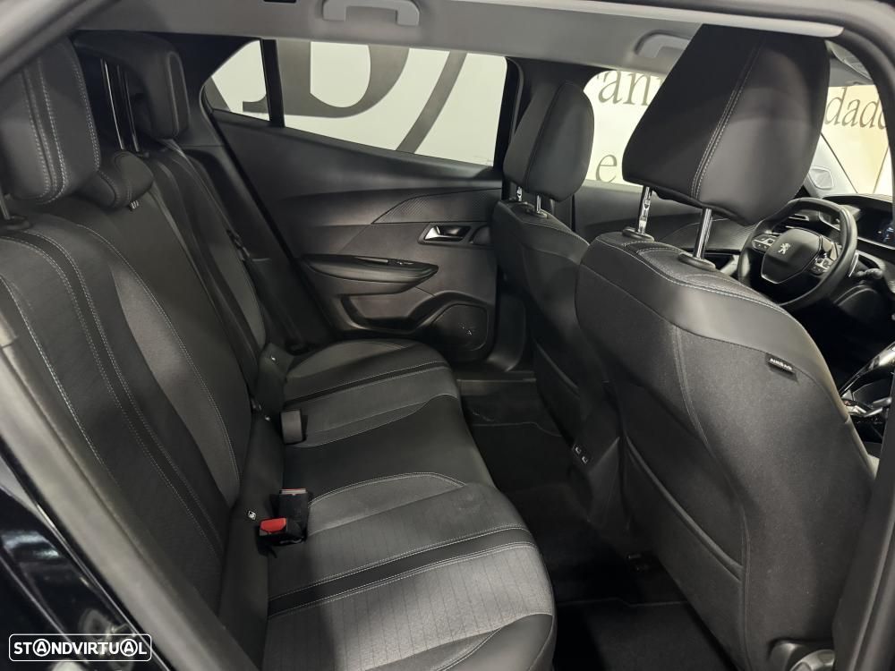 Peugeot 2008 1.2 PureTech Allure EAT8 - 41