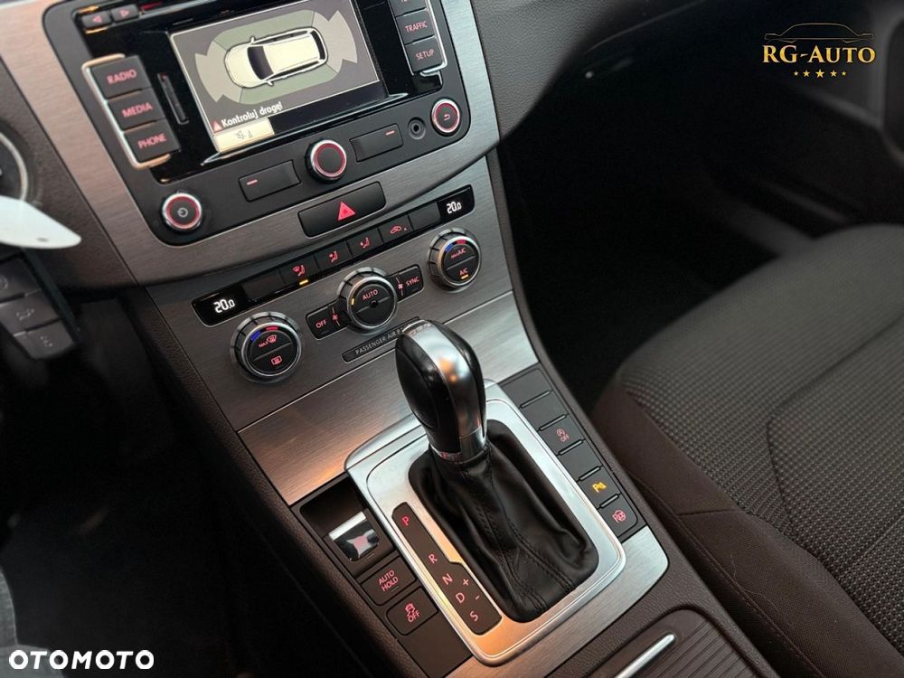 Volkswagen Passat - 8