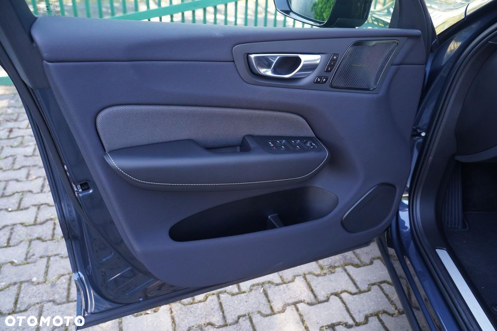 Volvo XC 60 B5 B AWD Plus Dark - 10