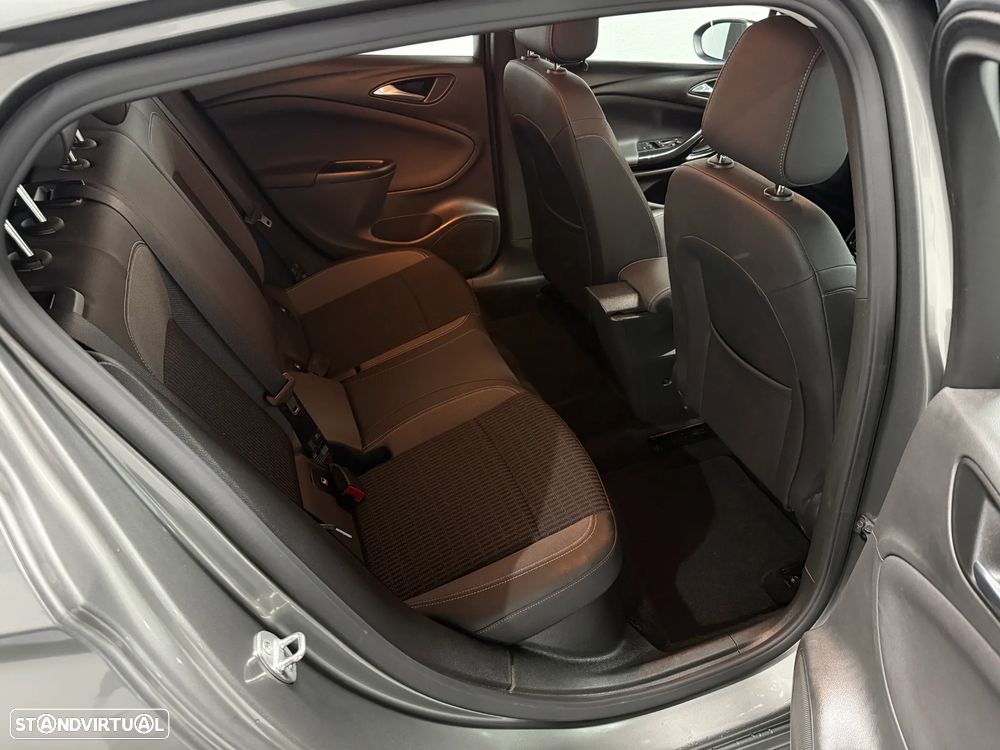 Opel Astra 1.5 D S&S Elegance - 14