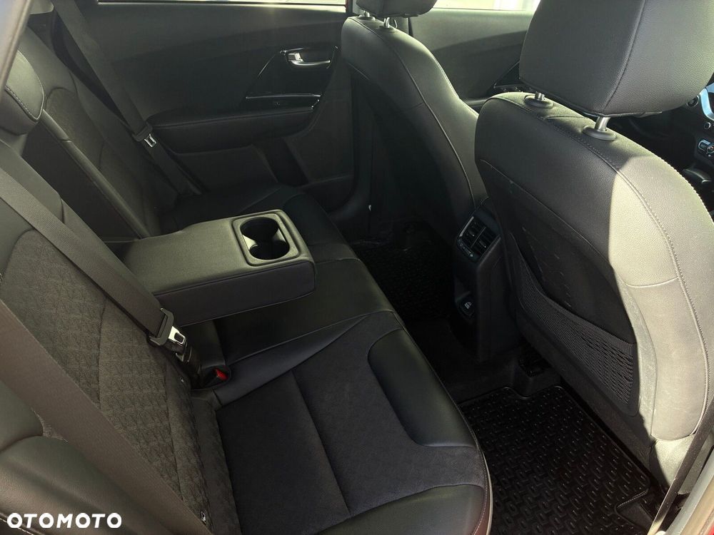 Kia Niro 1.6 GDI Hybrid Business Line - 27
