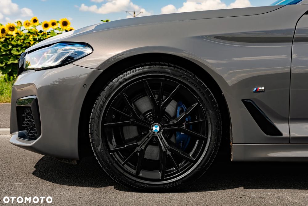 BMW Seria 5 520d xDrive Touring M Sport Edition - 19
