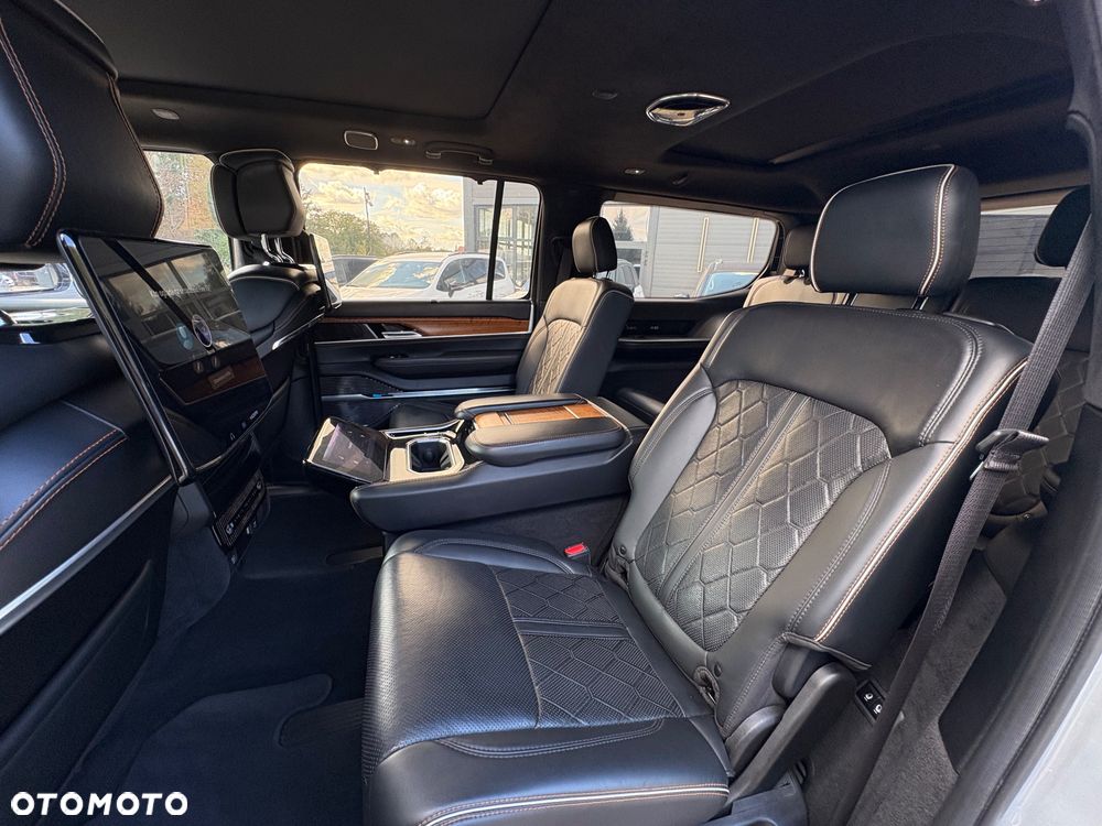 Jeep Grand Wagoneer - 21