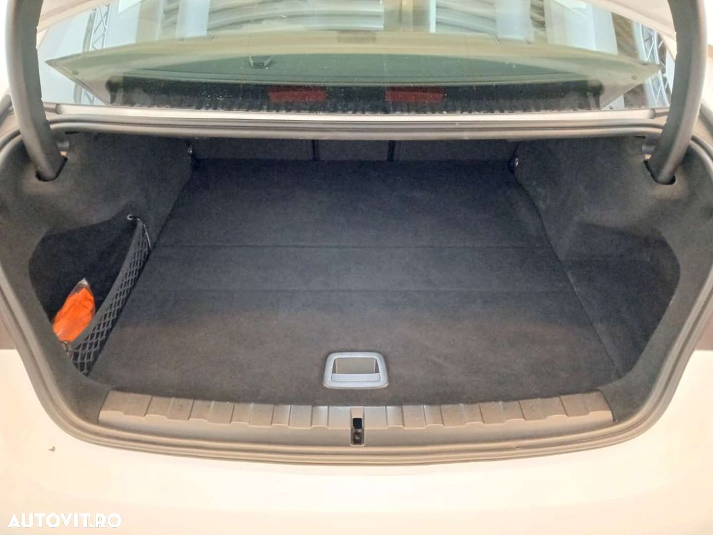 BMW Seria 3 320e Aut. M Sport - 23