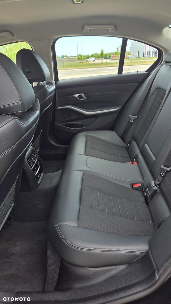 BMW Seria 3 330i - 19