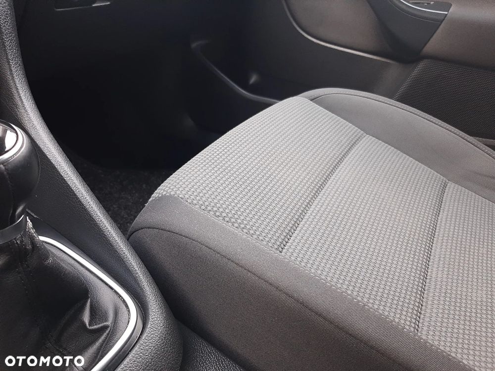 Volkswagen Golf 1.6 TDI DPF Highline - 22