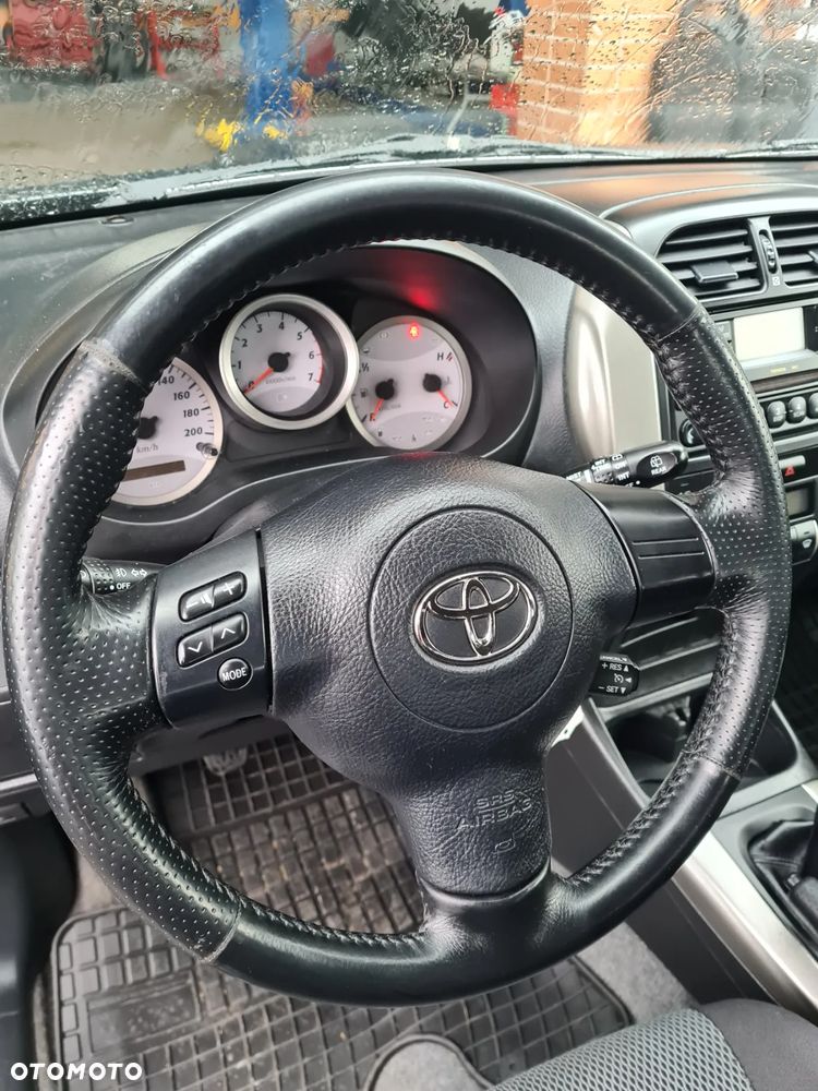 Toyota RAV4 2.0 D-4D 4x4 - 12