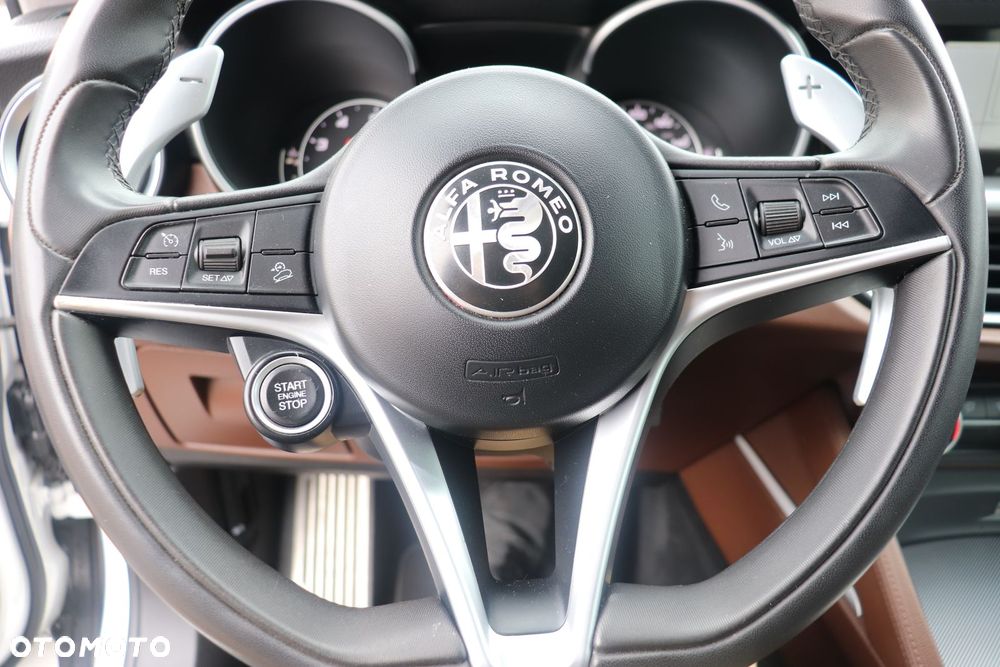 Alfa Romeo Stelvio 2.0 Turbo 16V AT8-Q4 Ti - 27