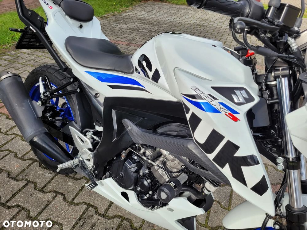 Suzuki GSX - 21