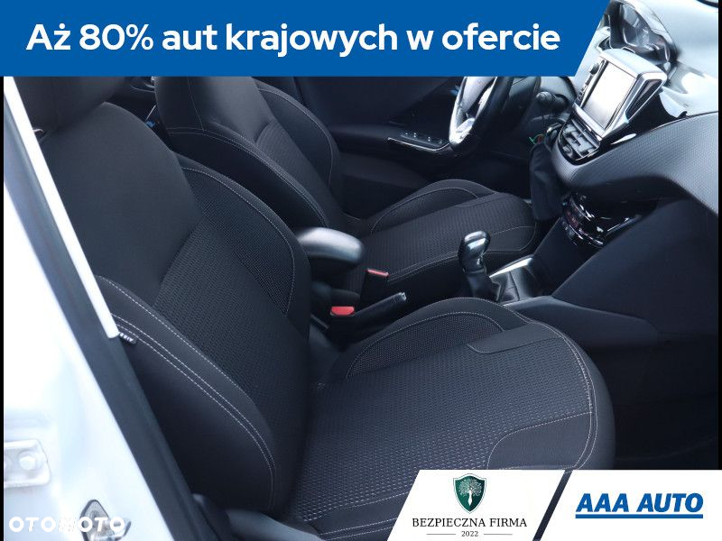 Peugeot 208 - 10