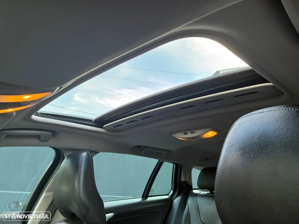 Volvo V60 Cross Country 2.0 D3 Summum Geartronic - 24