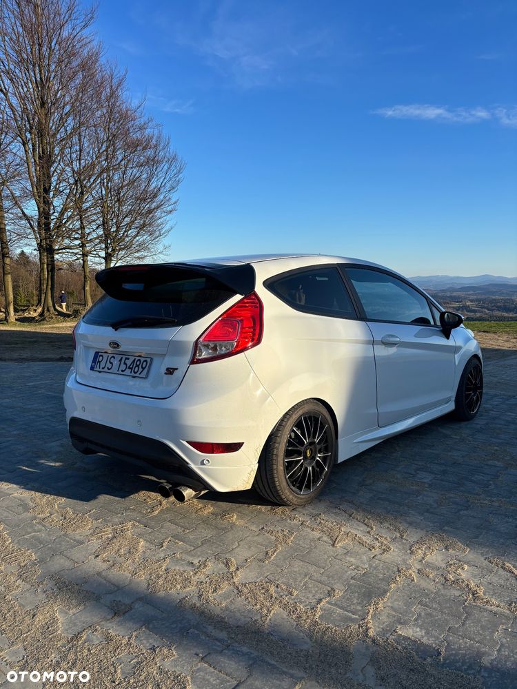 Ford Fiesta 2015 photo 5