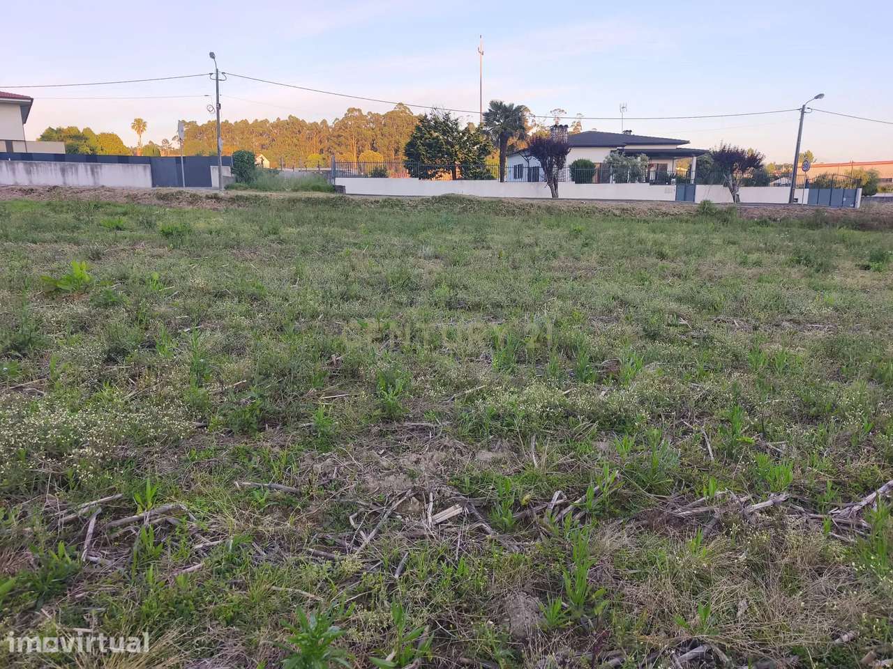 Terreno com elevado potencial de valorização, ideal para investidores - Grande imagem: 2/26