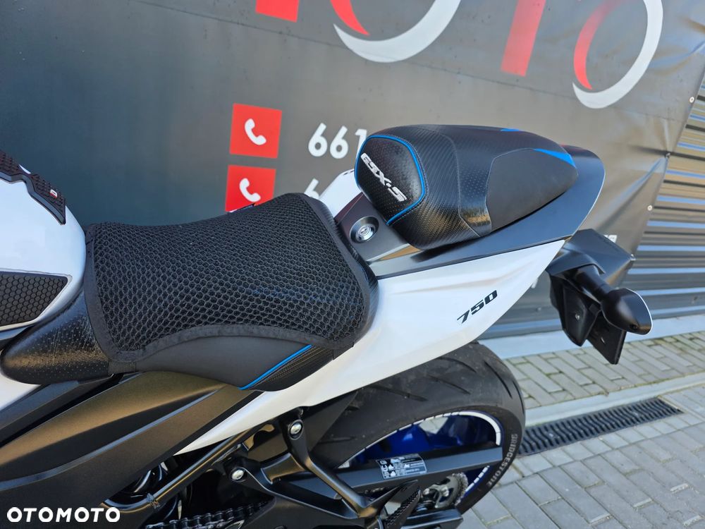 Suzuki GSX - 8