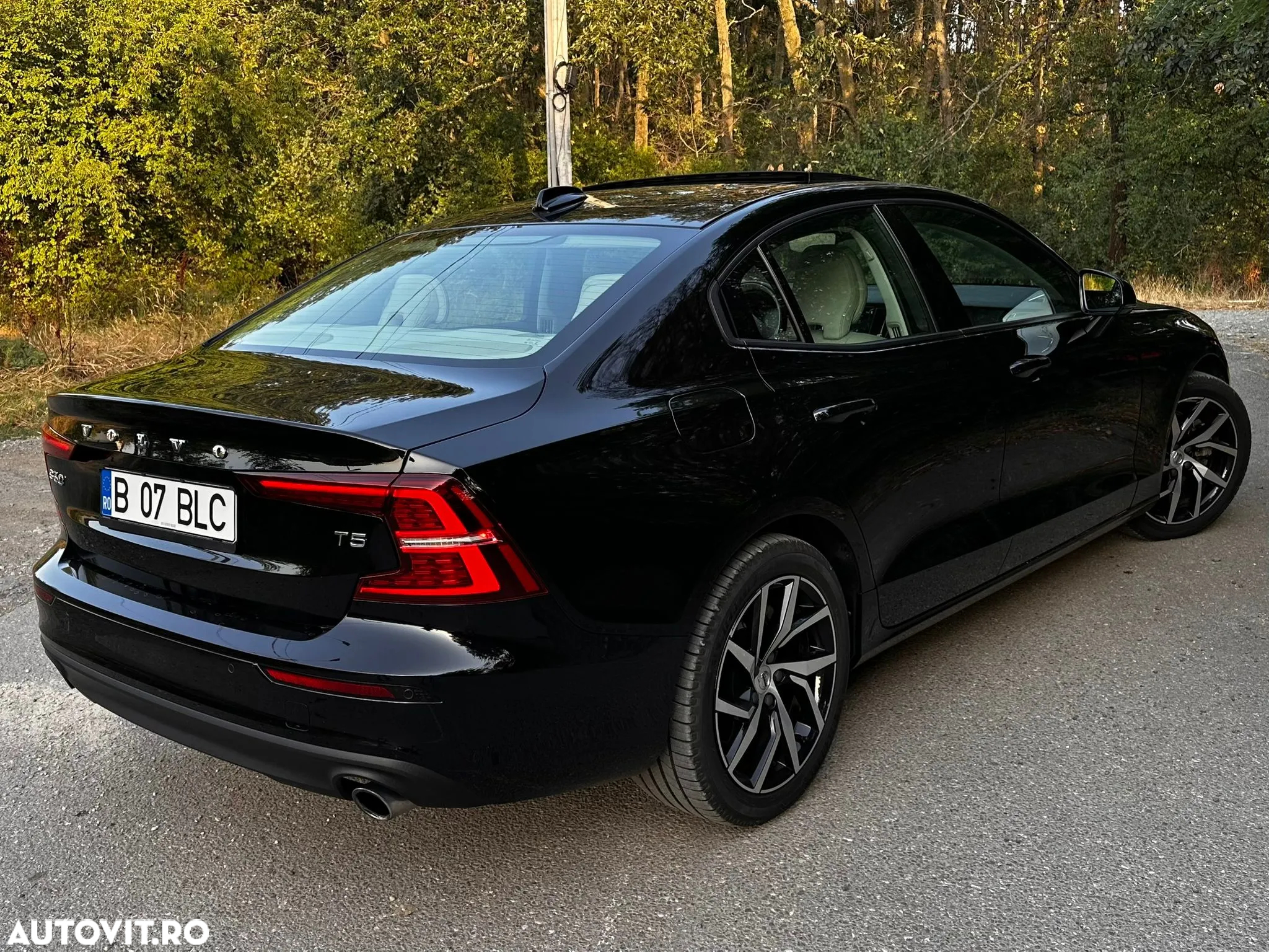 Volvo S60 T5 Momentum Pro - 3