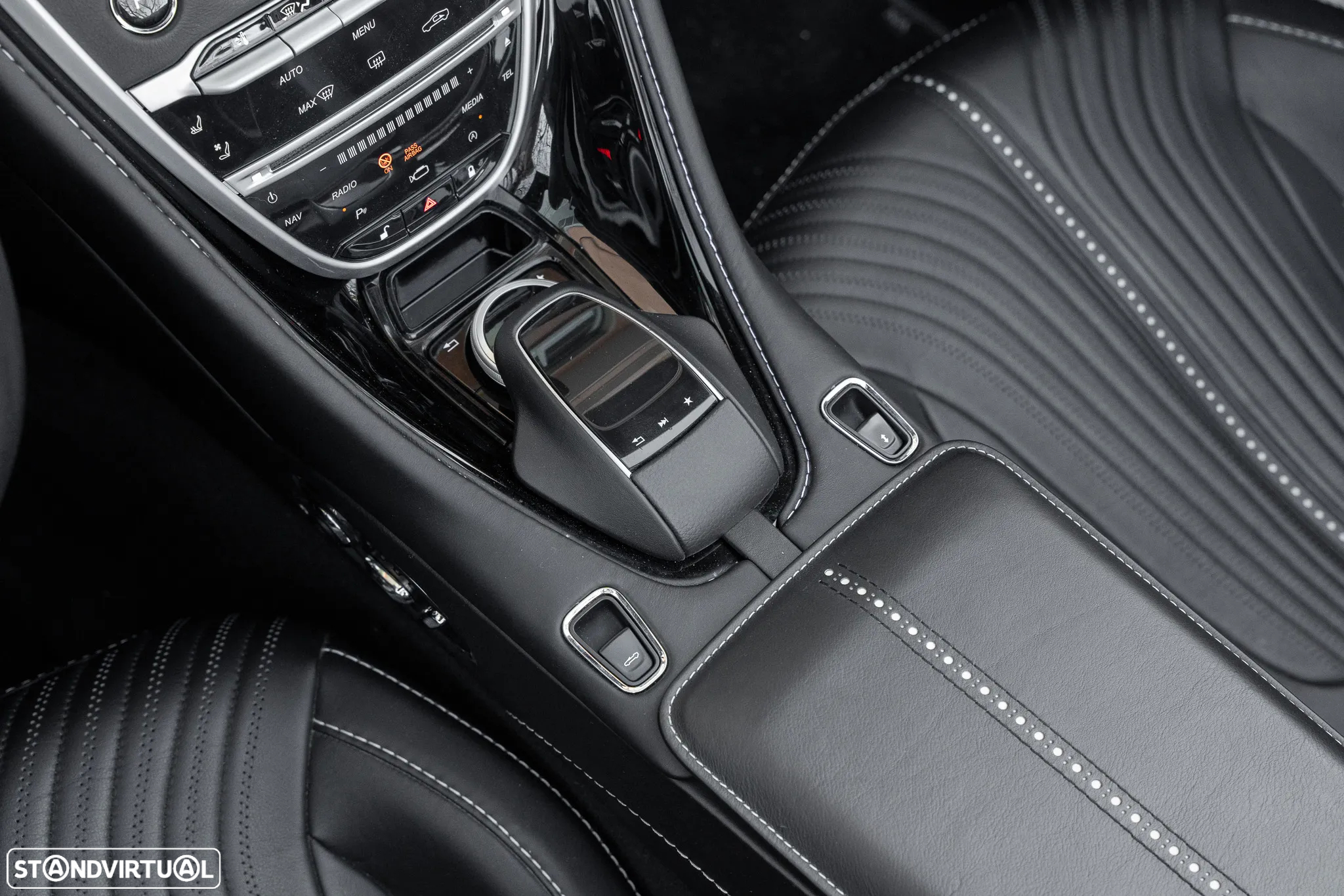 Aston Martin DB11 Volante V8 Auto - 29